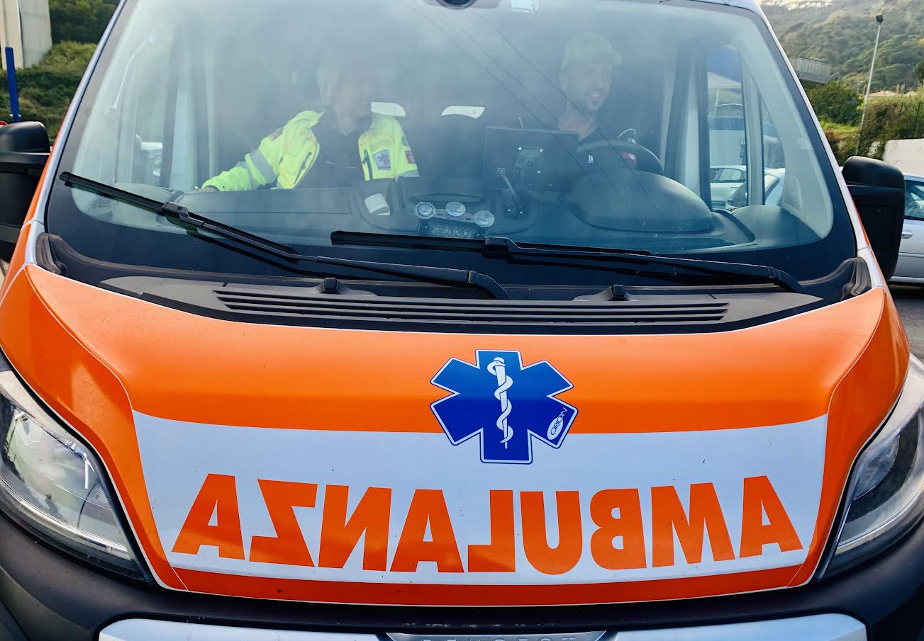Tragedia in provincia: ragazzo muore dopo tuffo in piscina